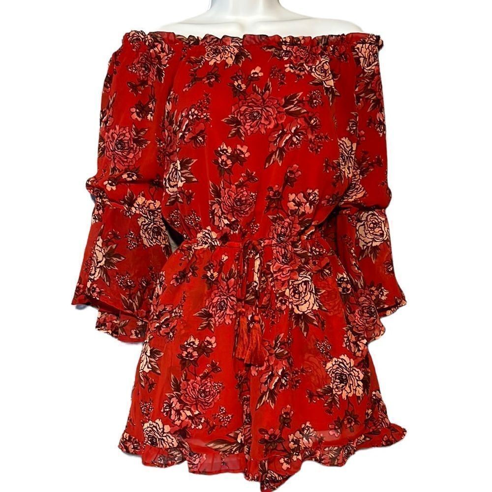 American Eagle outfitters.Ruffle scoop neck romper | long sleeves | floral print